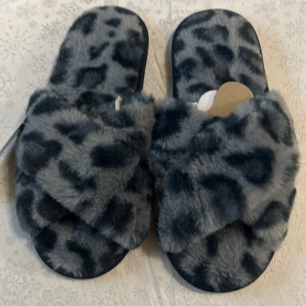 NWT slippers